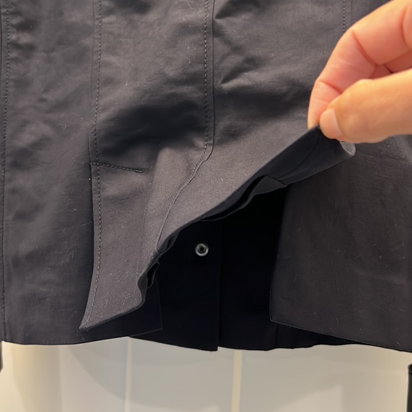 ANN TAYLOR NAVY WOMENS LINED JACKET. SIZE 8 Pit to pit 19”/Length 22.5”/Arms 23” - Picture 9 of 9